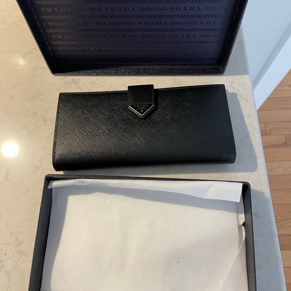 Authenticated Large Prada Wallet - Picture 3 of 12